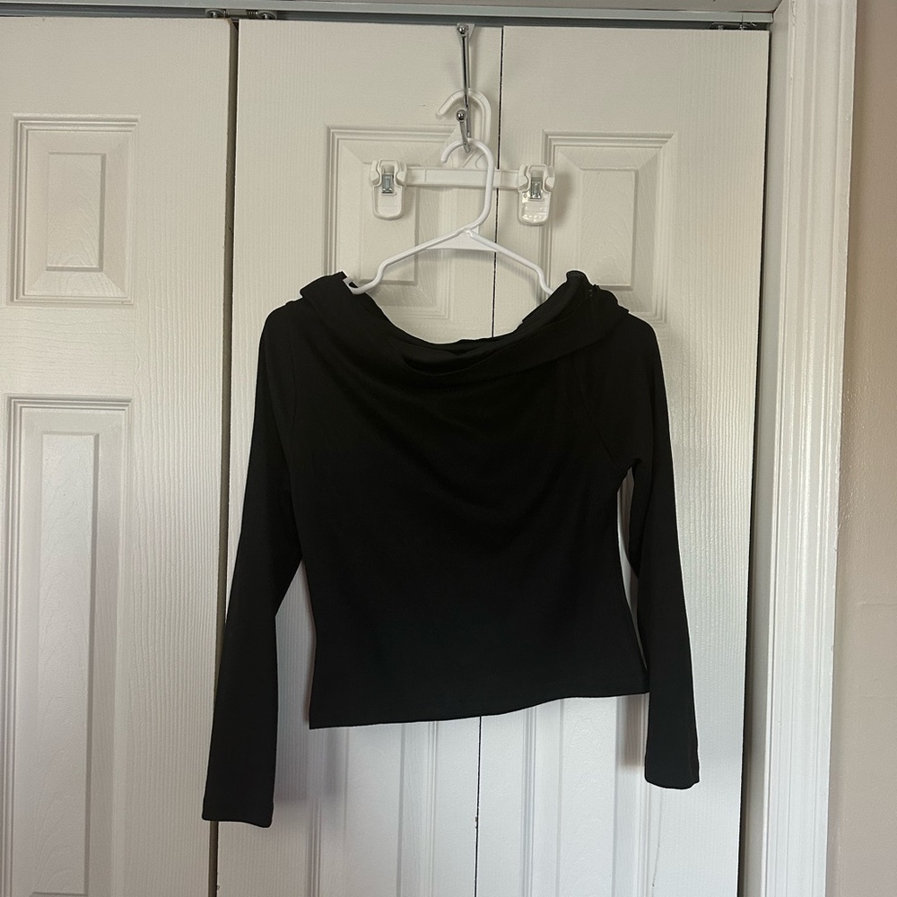 Off-Shoulder top - Picture 3 of 3